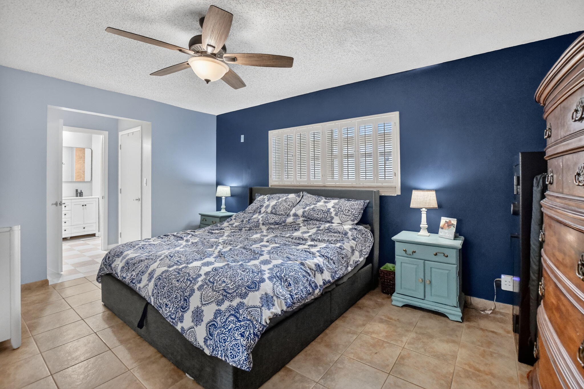 CRYSTAL LAKE 4TH SEC - Residential