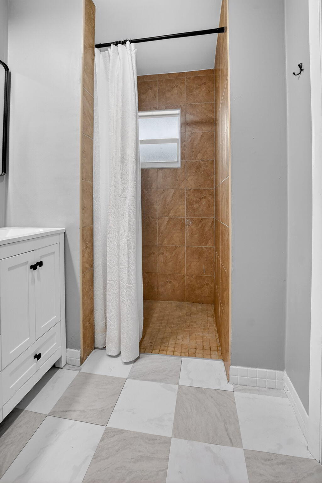 CRYSTAL LAKE 4TH SEC - Residential