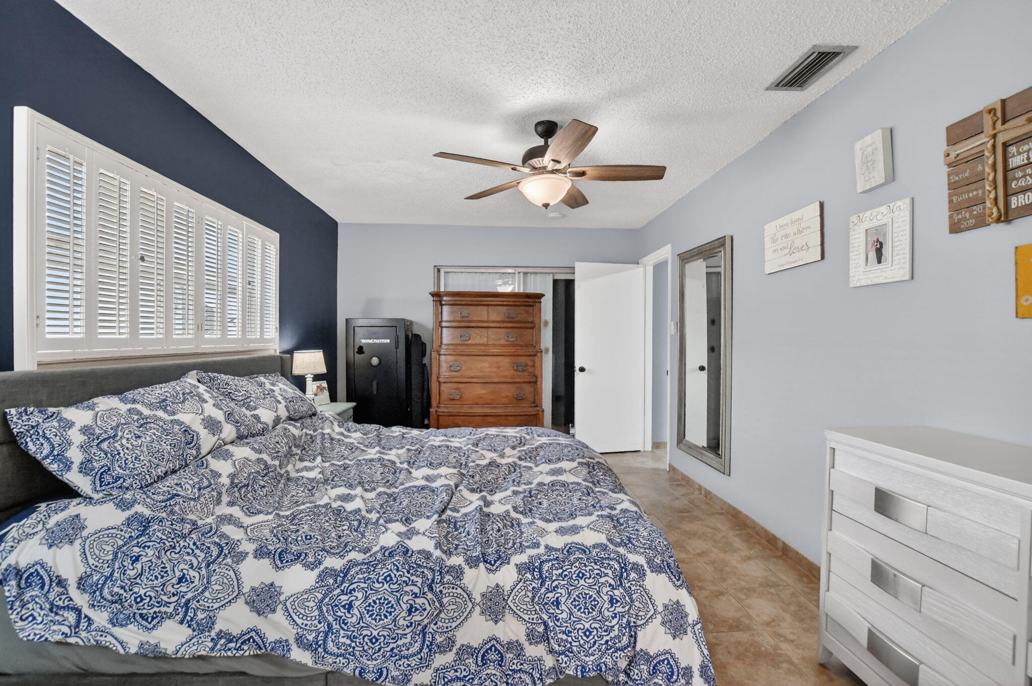 CRYSTAL LAKE 4TH SEC - Residential