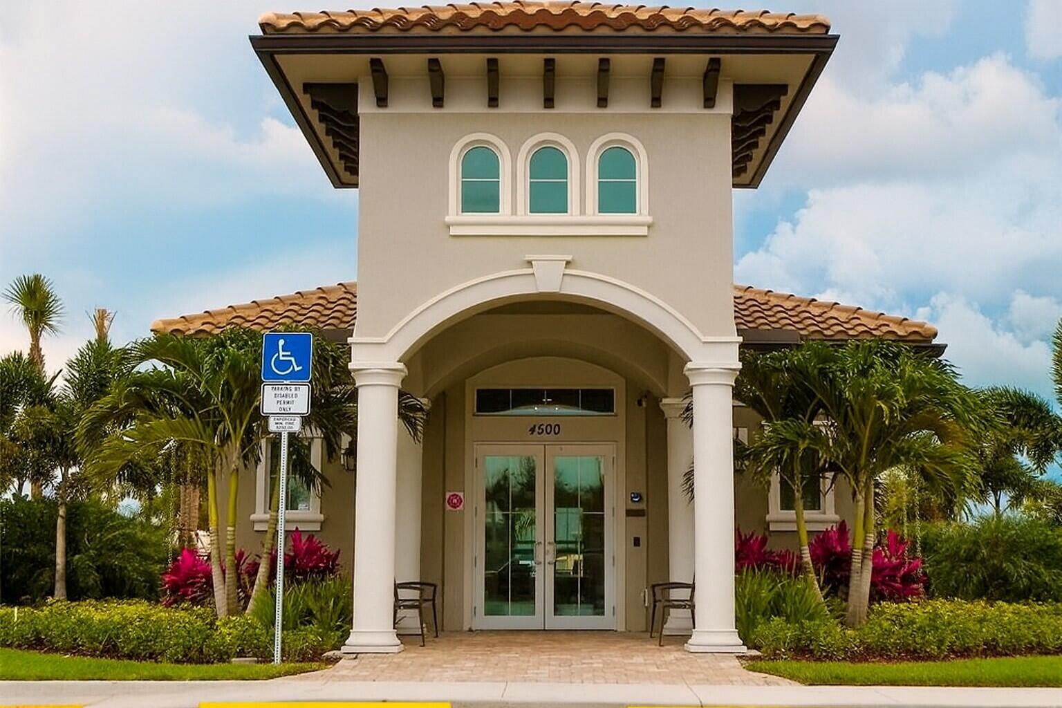 HILLCREST COUNTRY CLUB APTS - Residential