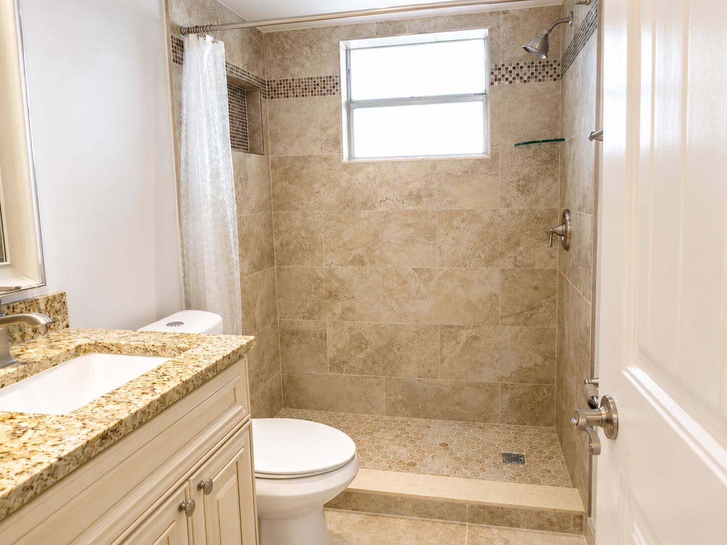 HILLCREST COUNTRY CLUB APTS - Residential