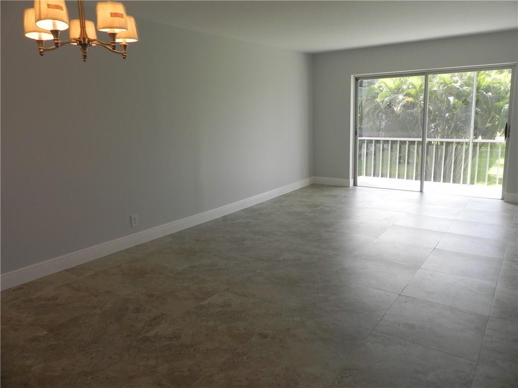 HILLCREST COUNTRY CLUB APTS - Residential