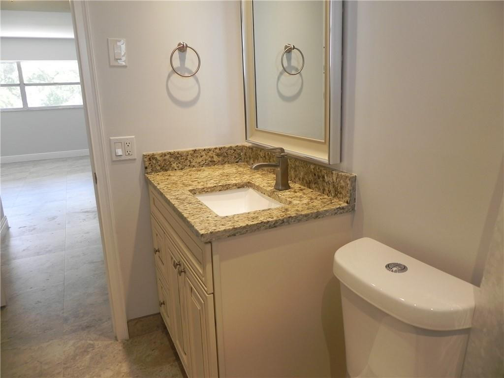 HILLCREST COUNTRY CLUB APTS - Residential