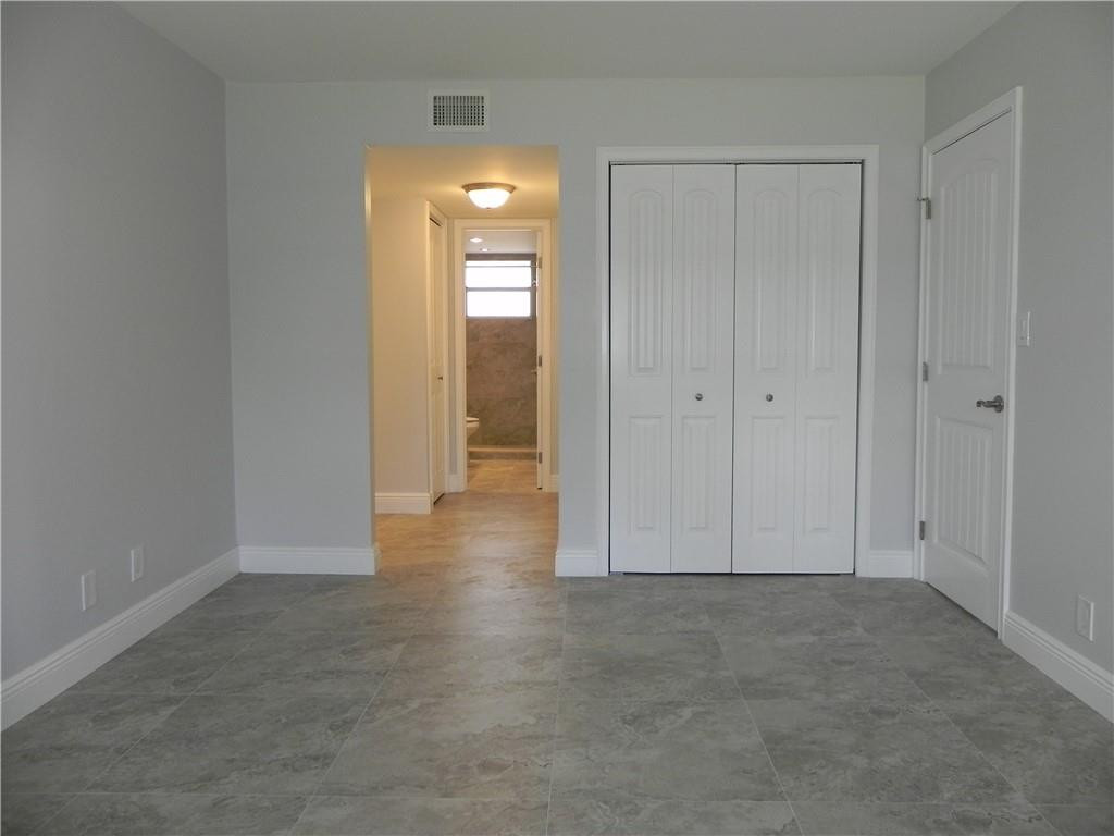 HILLCREST COUNTRY CLUB APTS - Residential