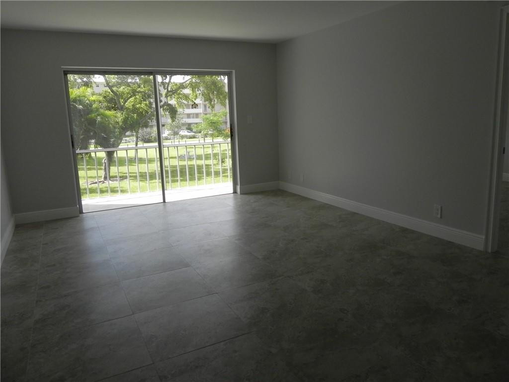 HILLCREST COUNTRY CLUB APTS - Residential