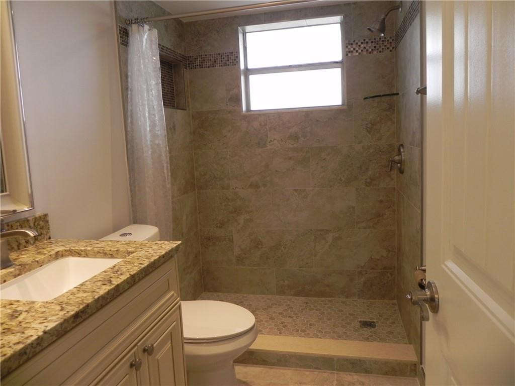 HILLCREST COUNTRY CLUB APTS - Residential