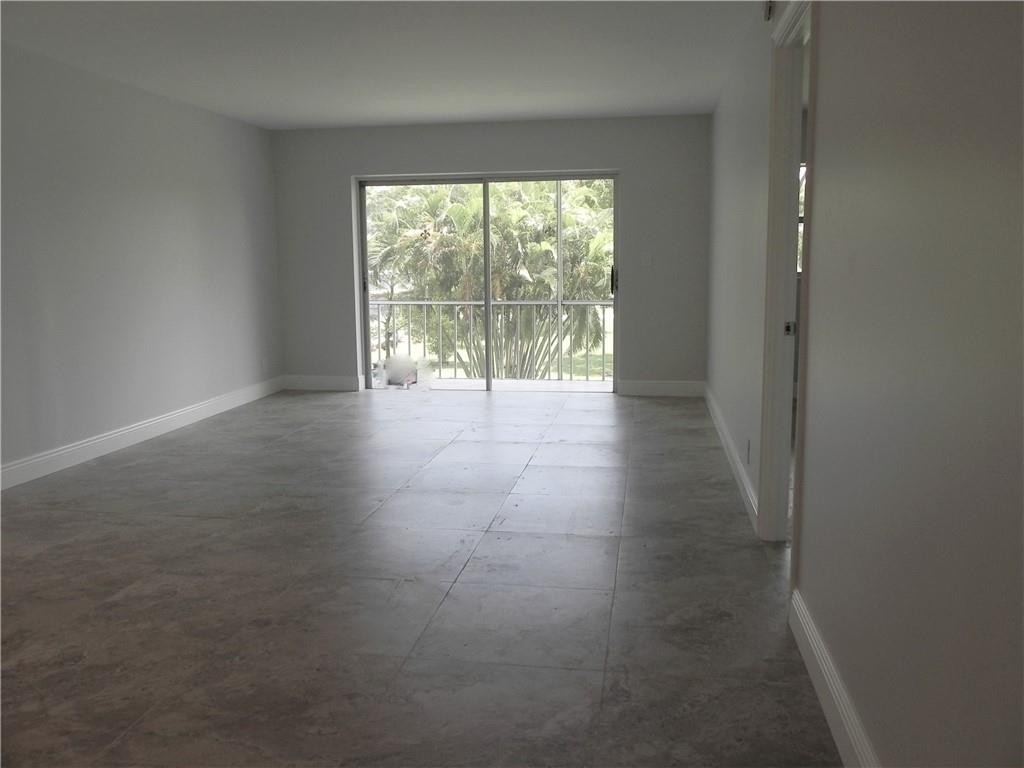 HILLCREST COUNTRY CLUB APTS - Residential