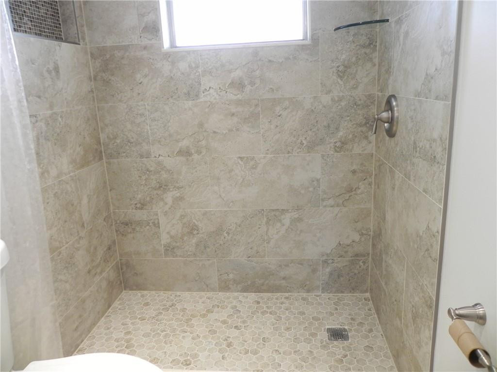 HILLCREST COUNTRY CLUB APTS - Residential