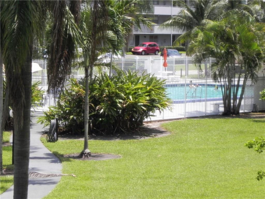 HILLCREST COUNTRY CLUB APTS - Residential