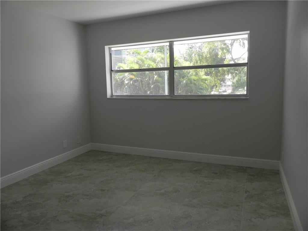 HILLCREST COUNTRY CLUB APTS - Residential