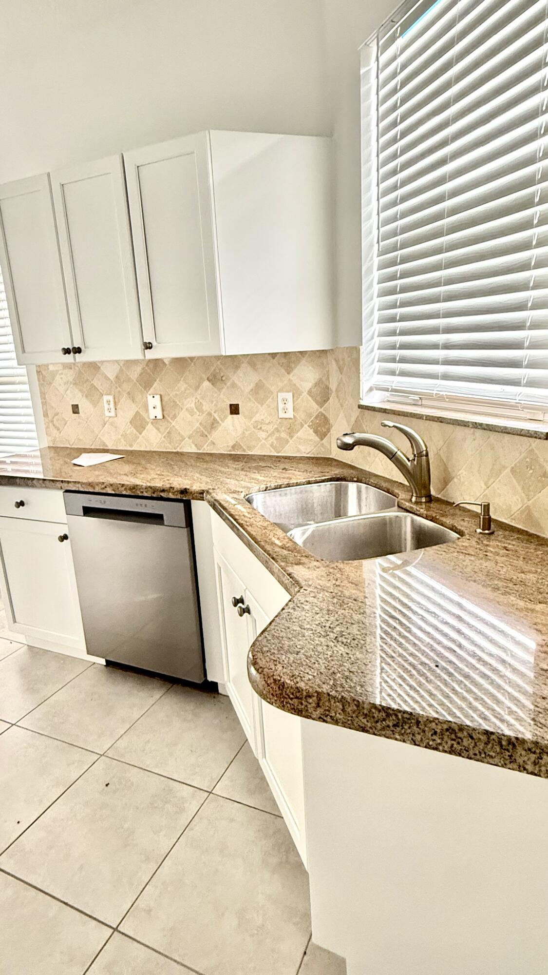 TRADITION PLAT NO 18 - Residential Lease