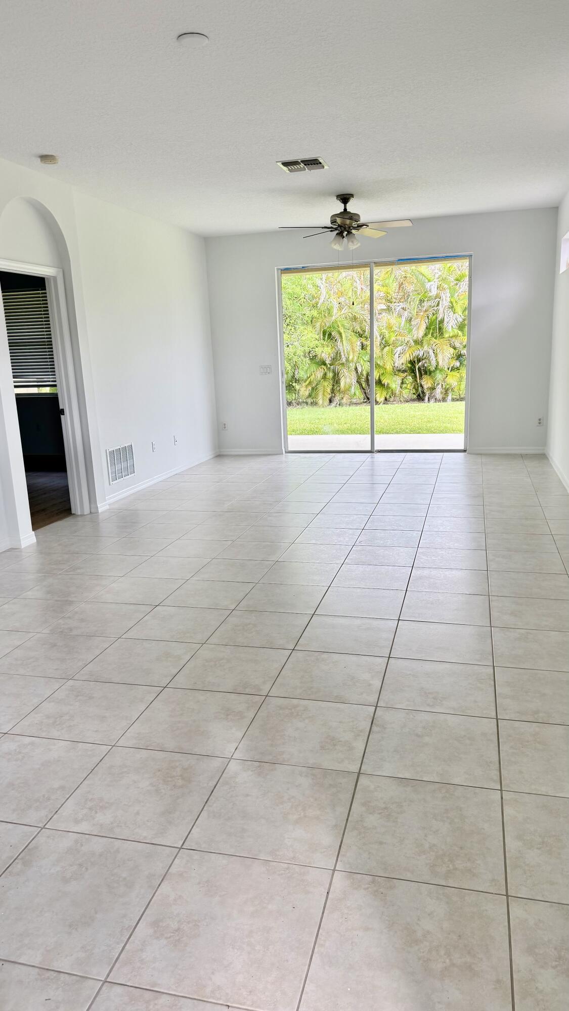 TRADITION PLAT NO 18 - Residential Lease