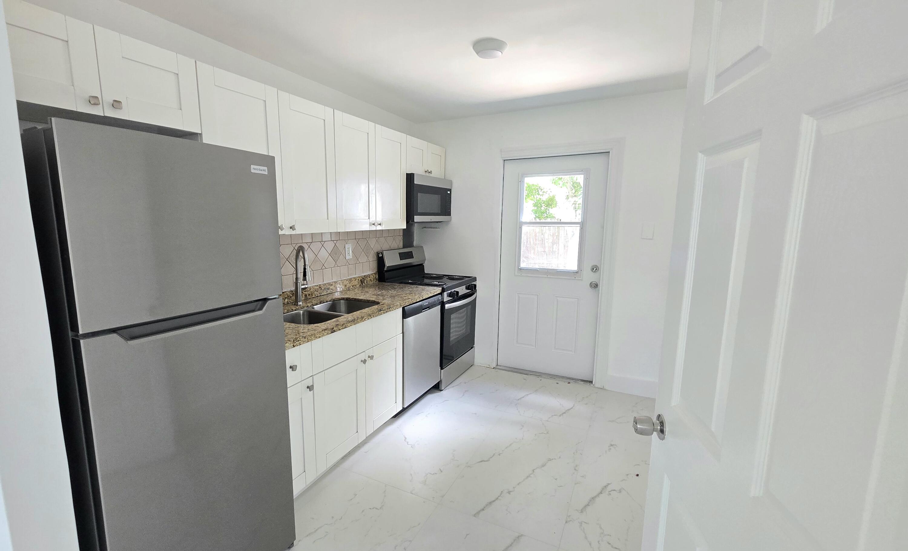 COLLIER MANOR 2ND ADD - Residential Lease