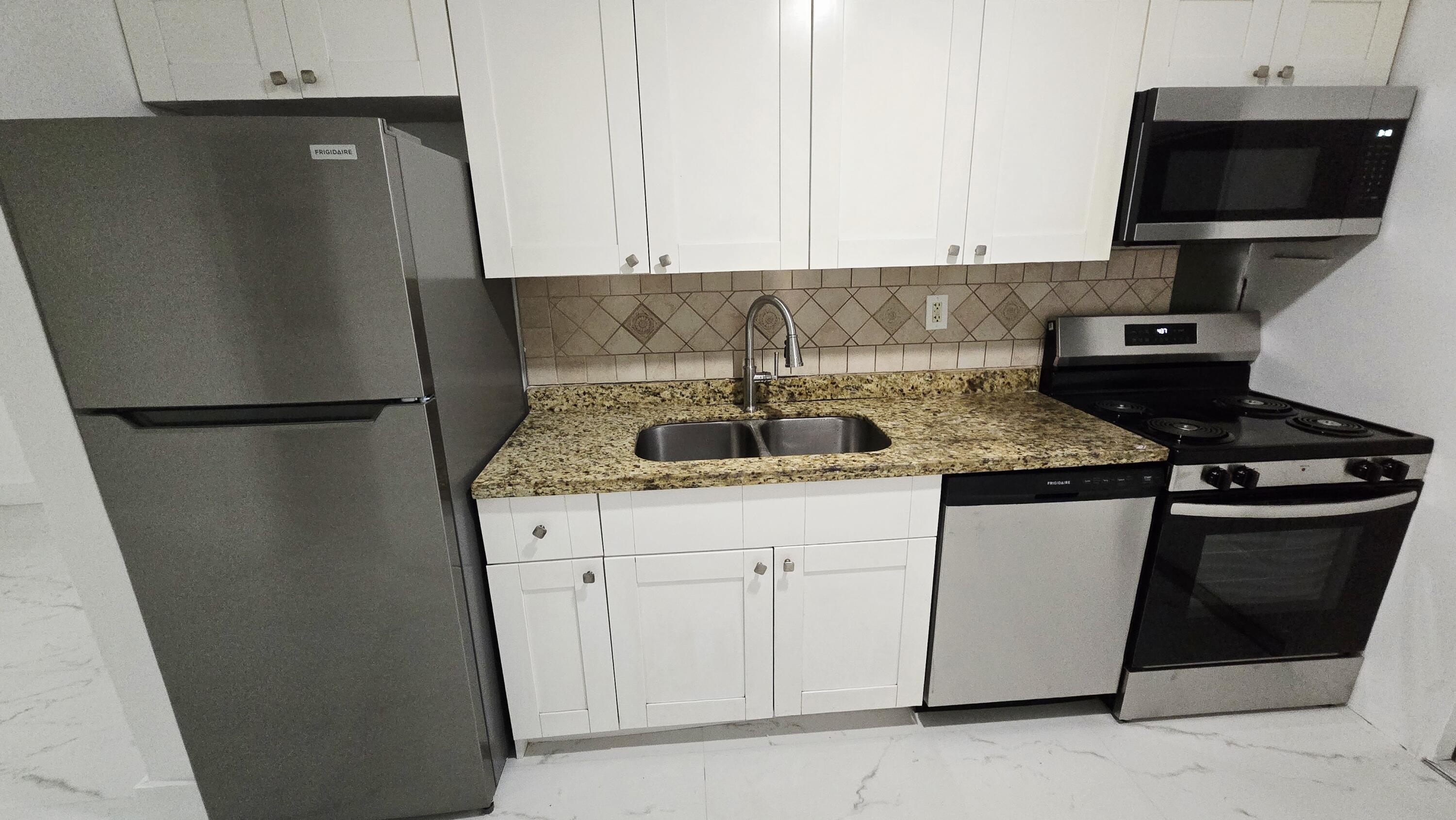 COLLIER MANOR 2ND ADD - Residential Lease