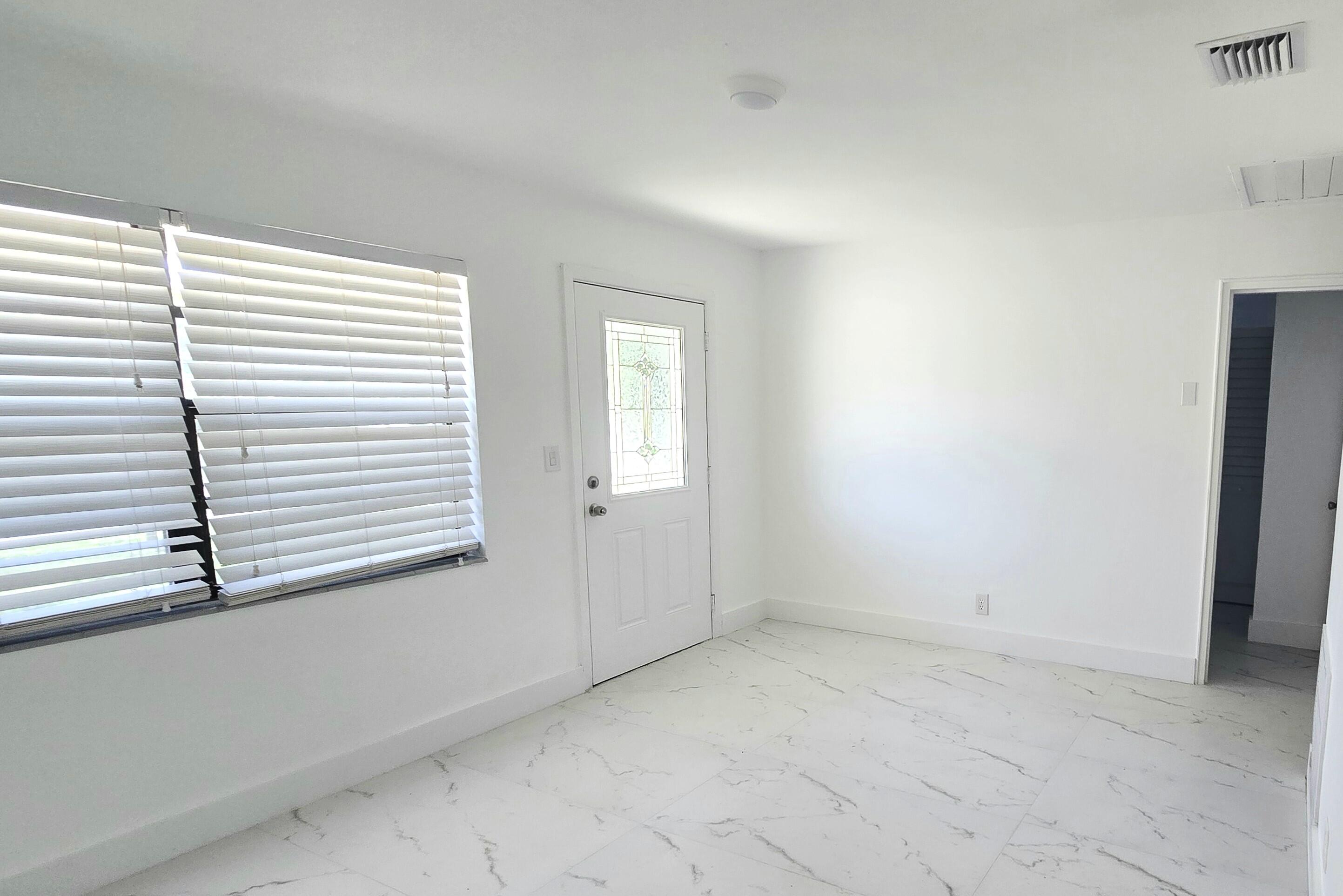 COLLIER MANOR 2ND ADD - Residential Lease