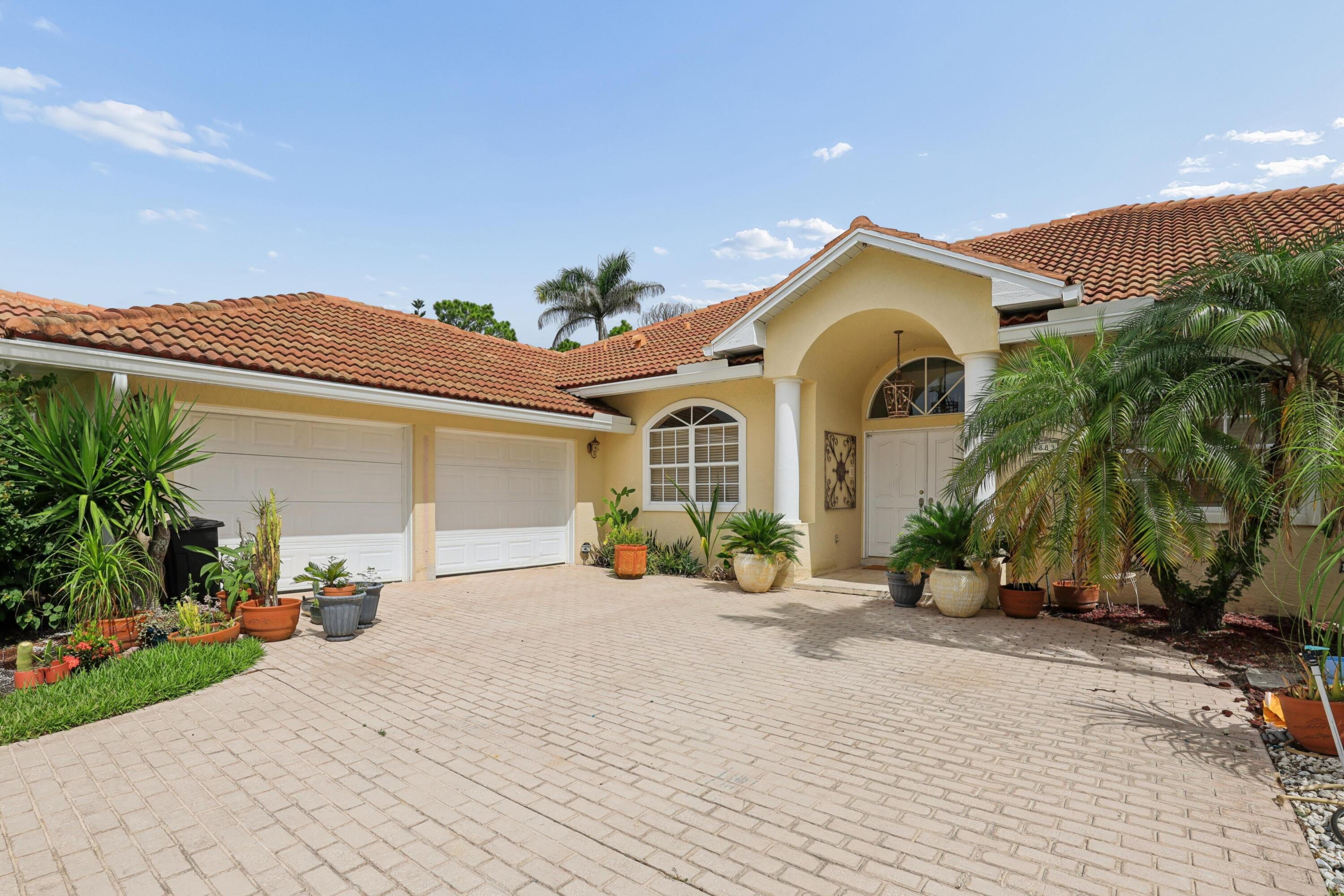 LOST LAKE AT HOBE SOUND - Residential