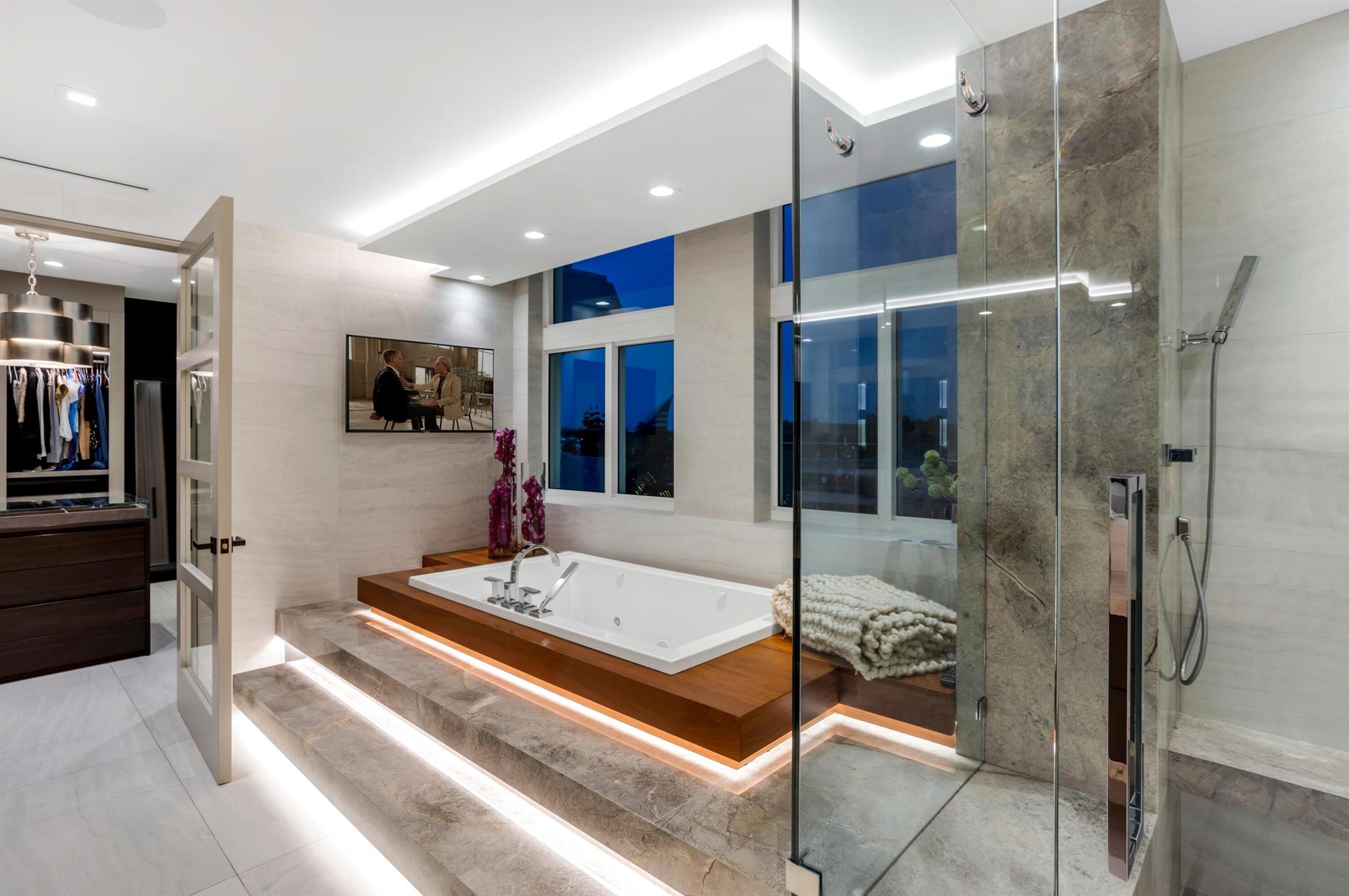 ARAGON CONDO - Residential