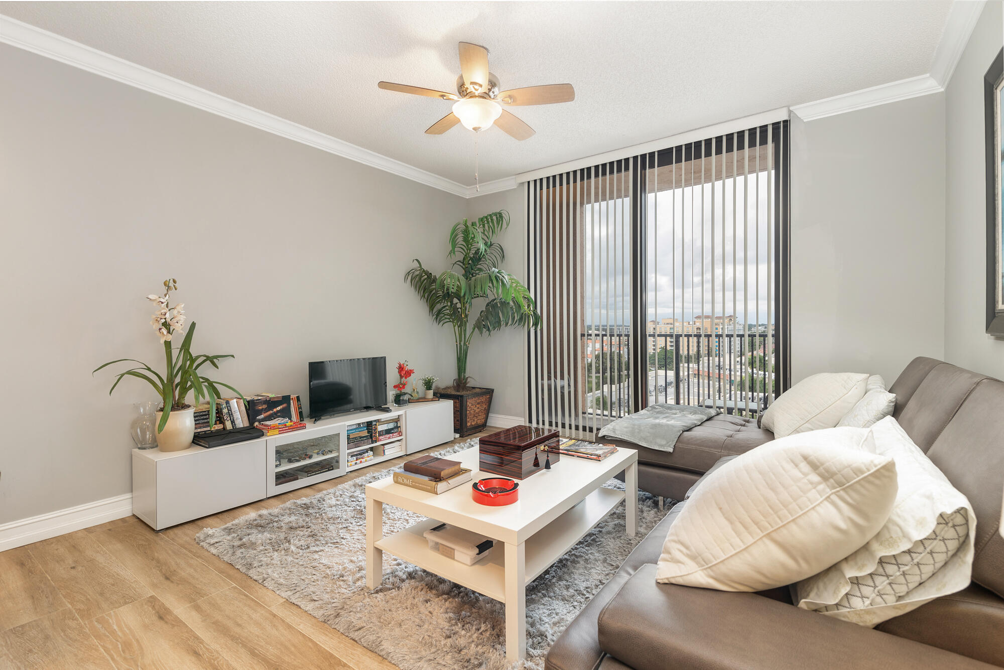 TOWER CONDO AT CITYPLACE - Residential