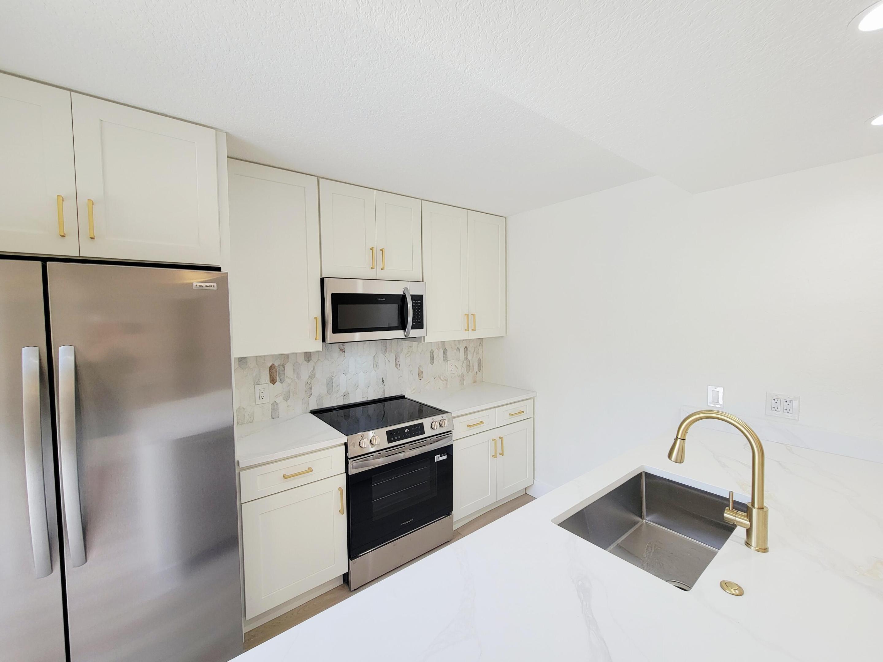 VILLAGE OF SANDALWOOD LAKES 1 - Residential