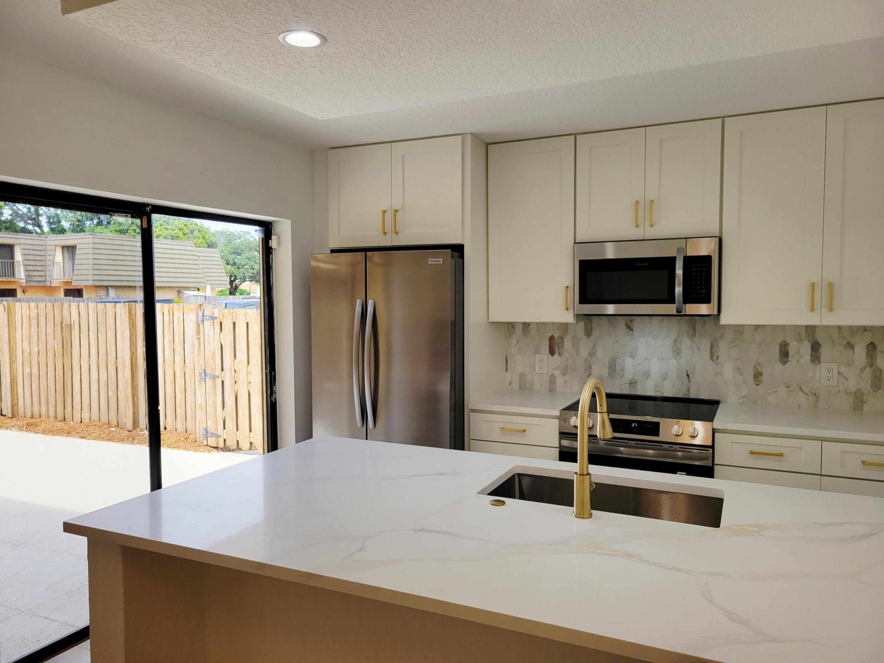 VILLAGE OF SANDALWOOD LAKES 1 - Residential