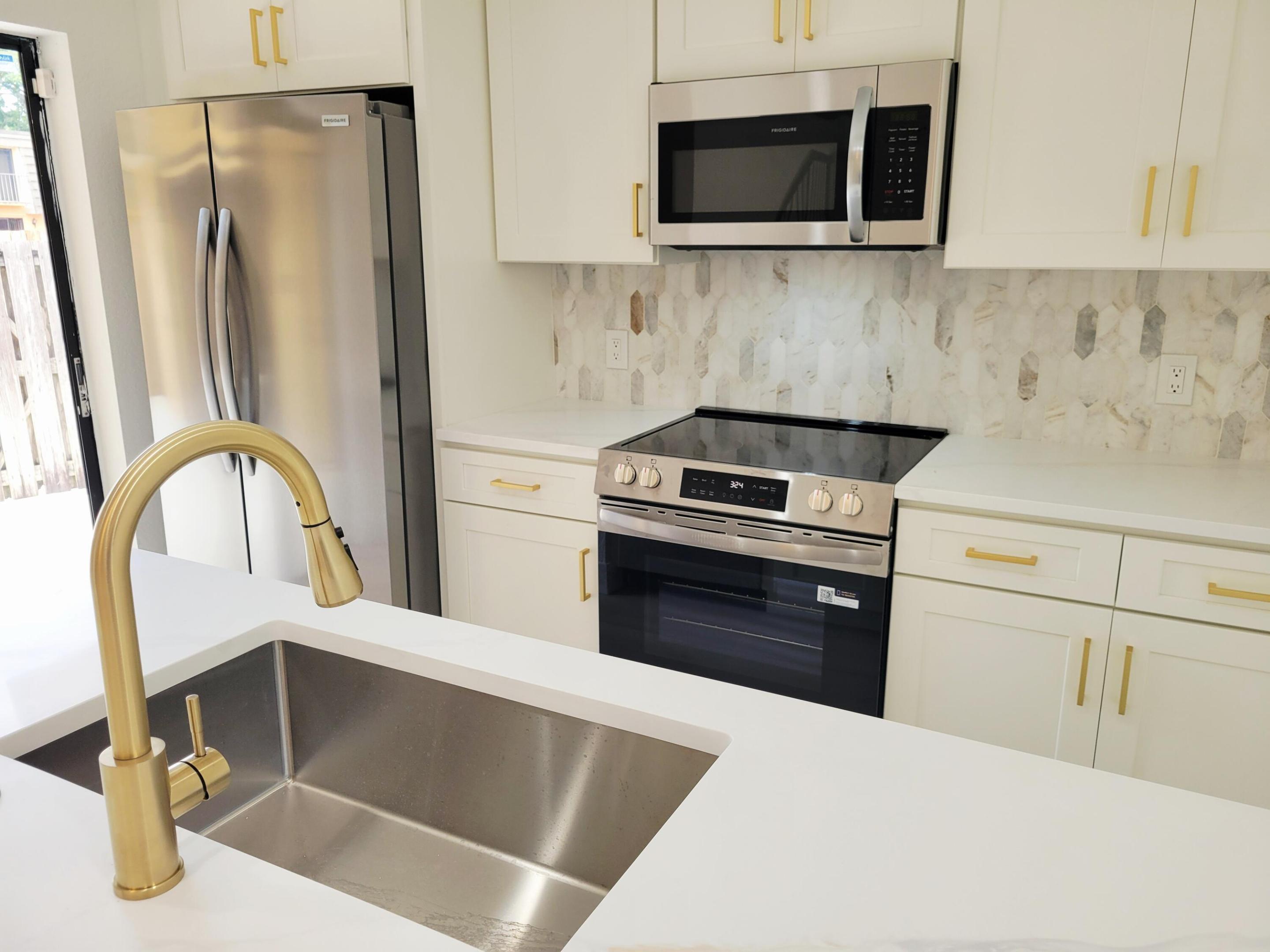 VILLAGE OF SANDALWOOD LAKES 1 - Residential
