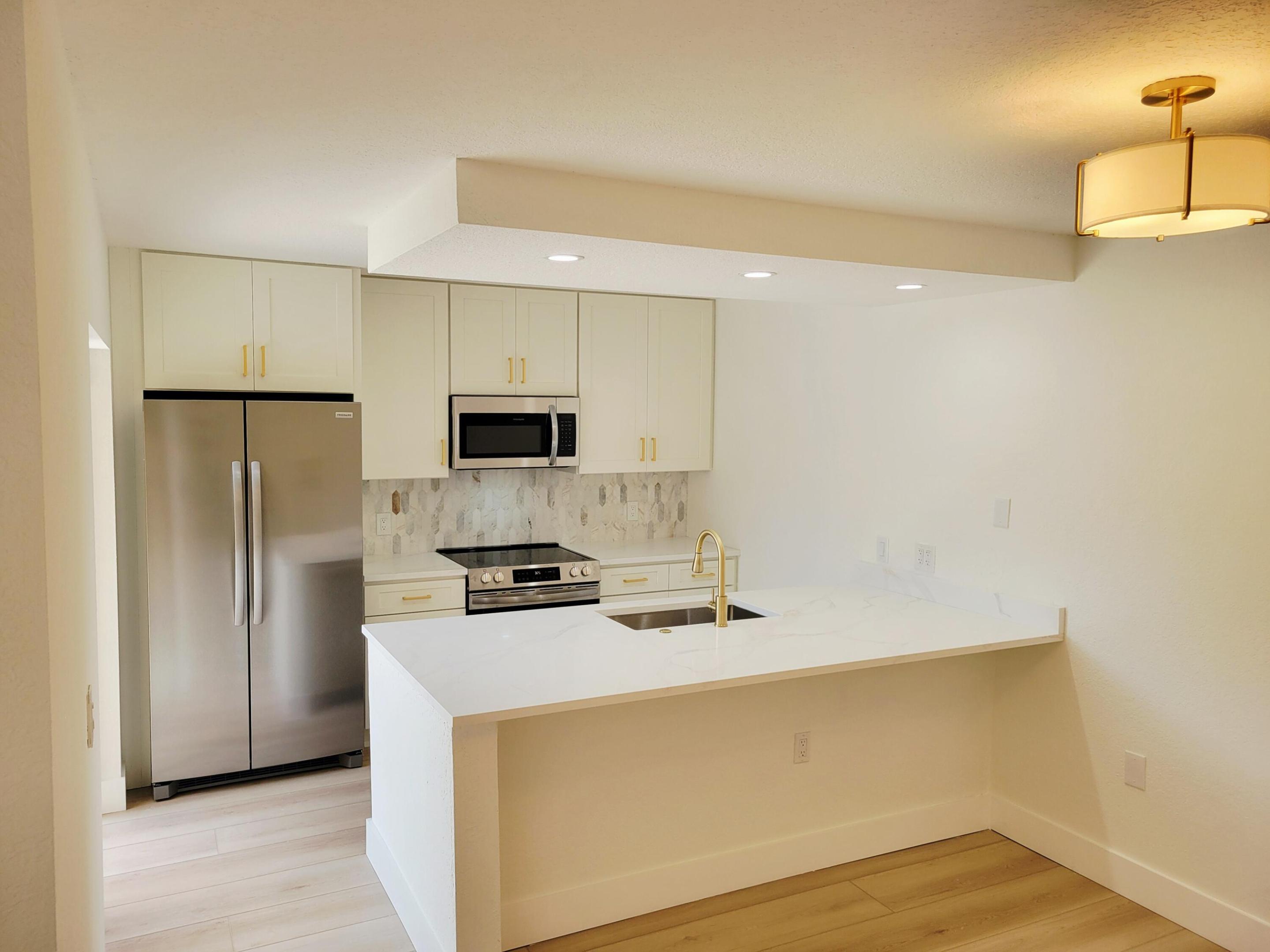 VILLAGE OF SANDALWOOD LAKES 1 - Residential
