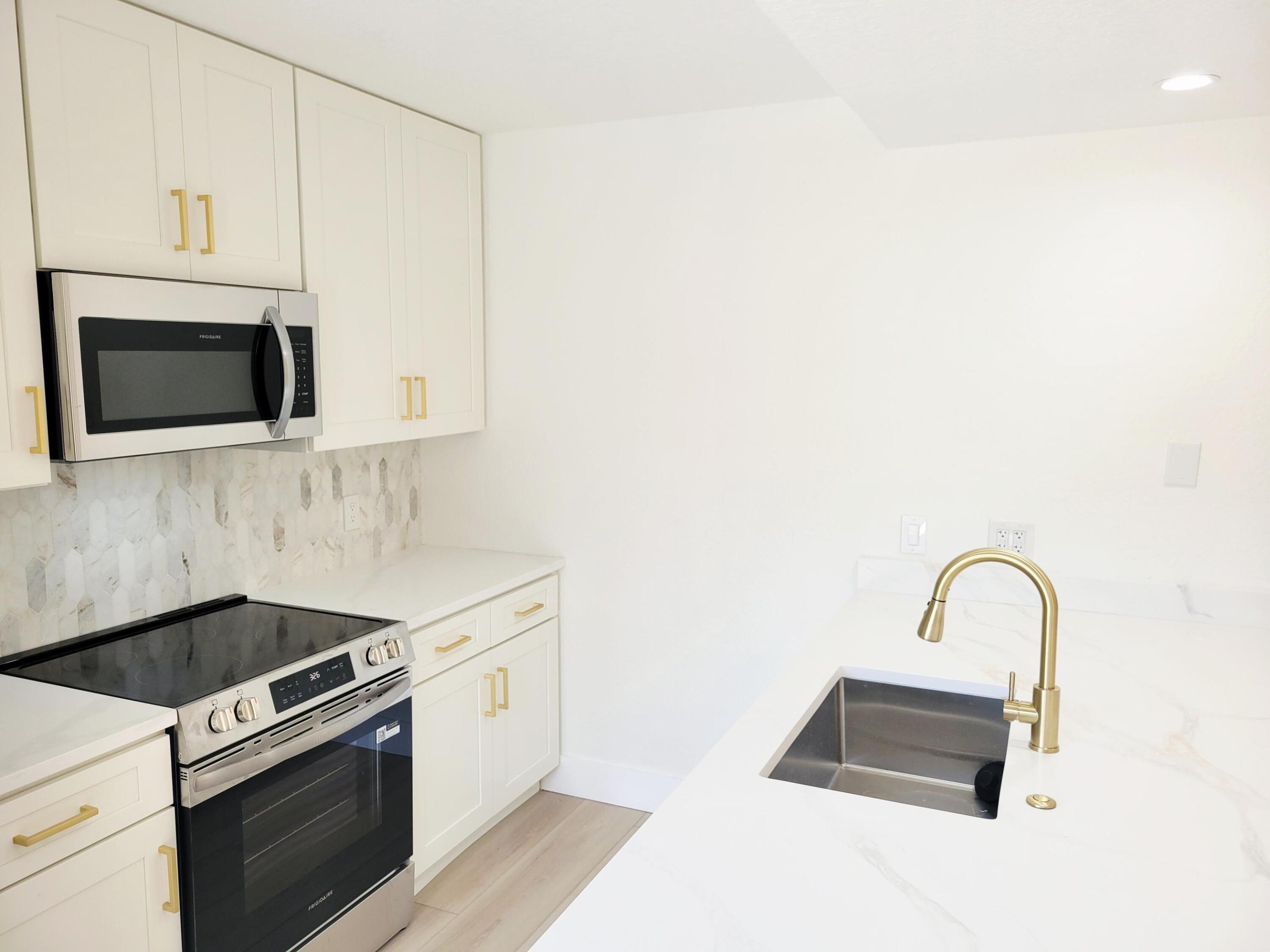 VILLAGE OF SANDALWOOD LAKES 1 - Residential