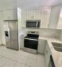 APPLEGREEN CONDO APTS 3 - Residential Lease