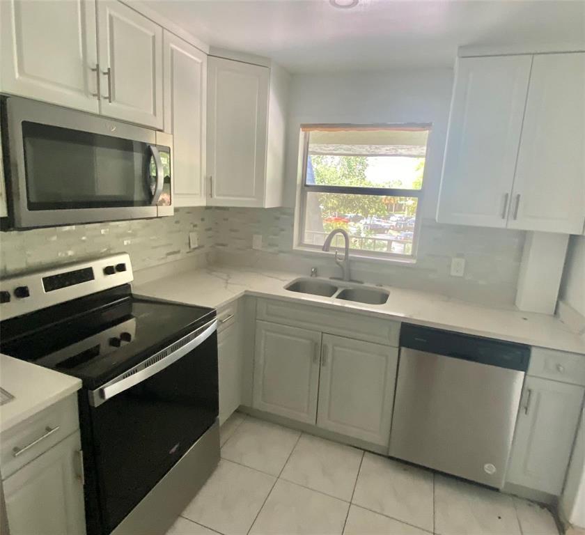 APPLEGREEN CONDO APTS 3 - Residential Lease