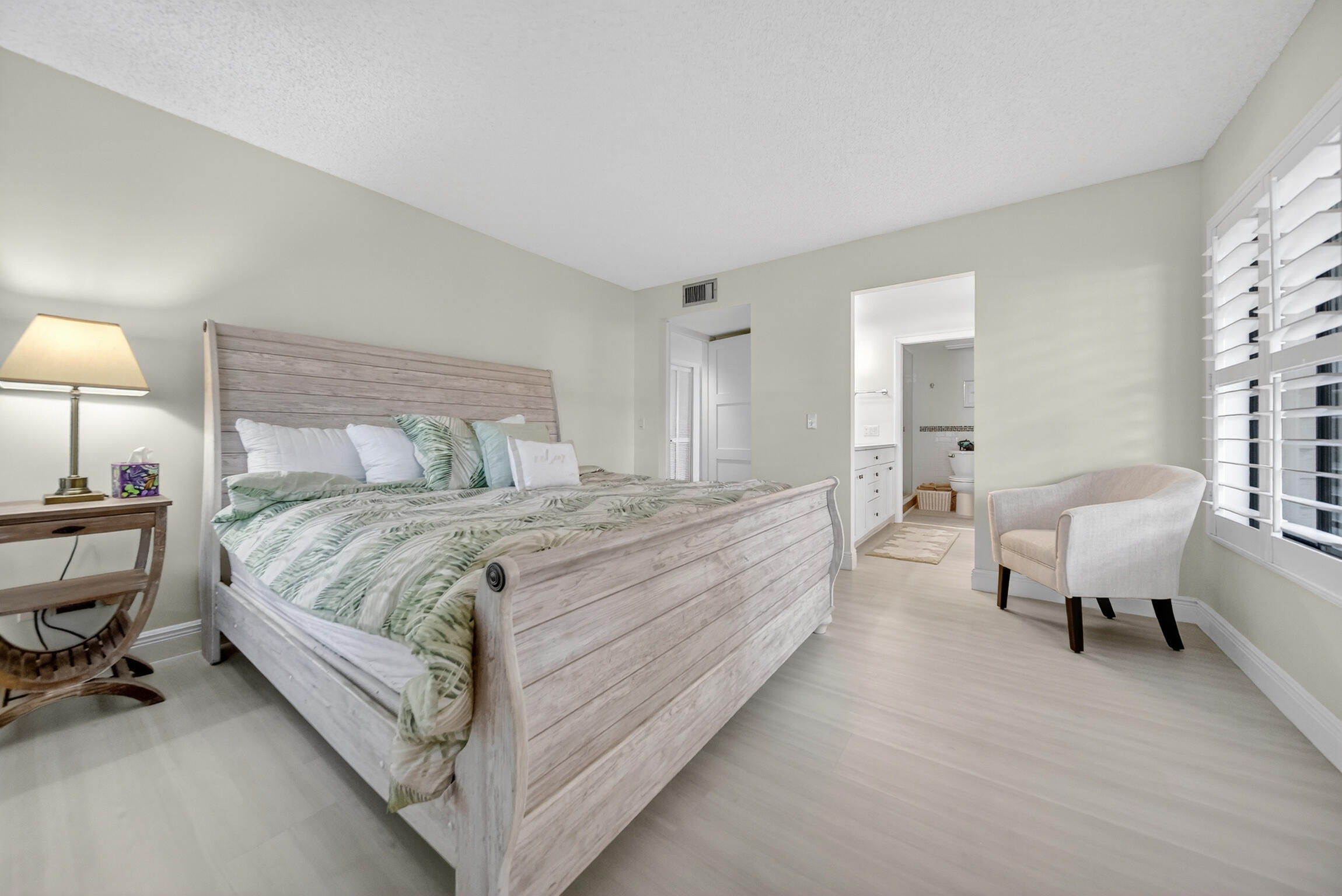 RIVERWOOD CONDO - Residential Lease