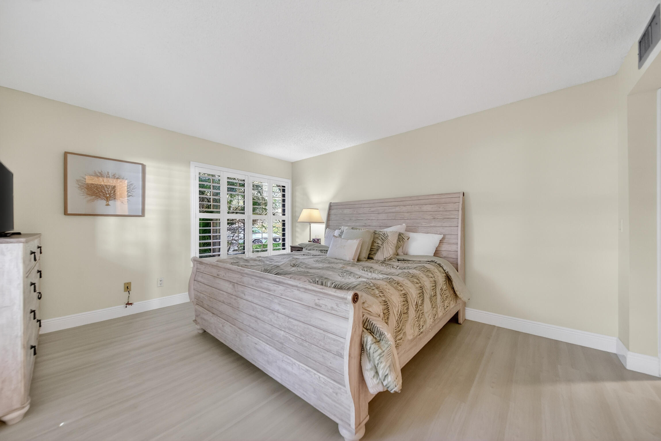 RIVERWOOD CONDO - Residential Lease