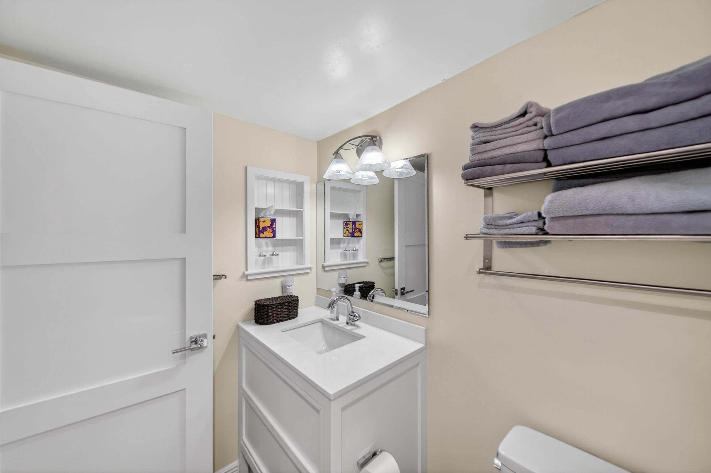 RIVERWOOD CONDO - Residential Lease