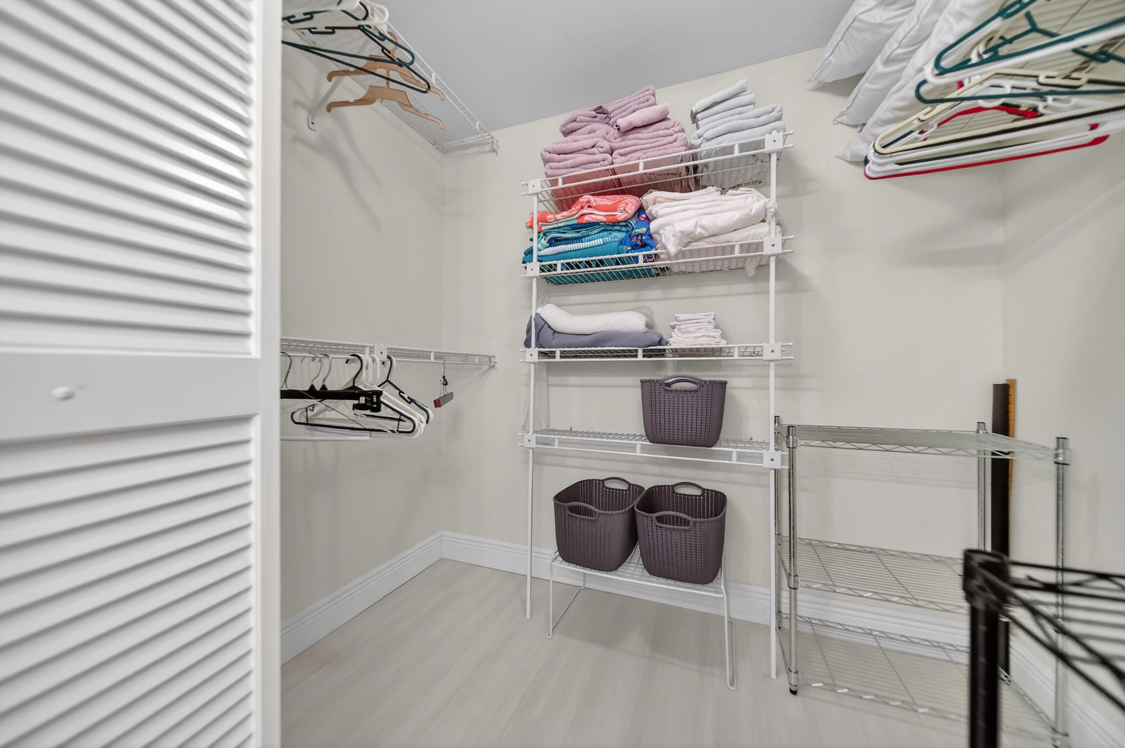 RIVERWOOD CONDO - Residential Lease