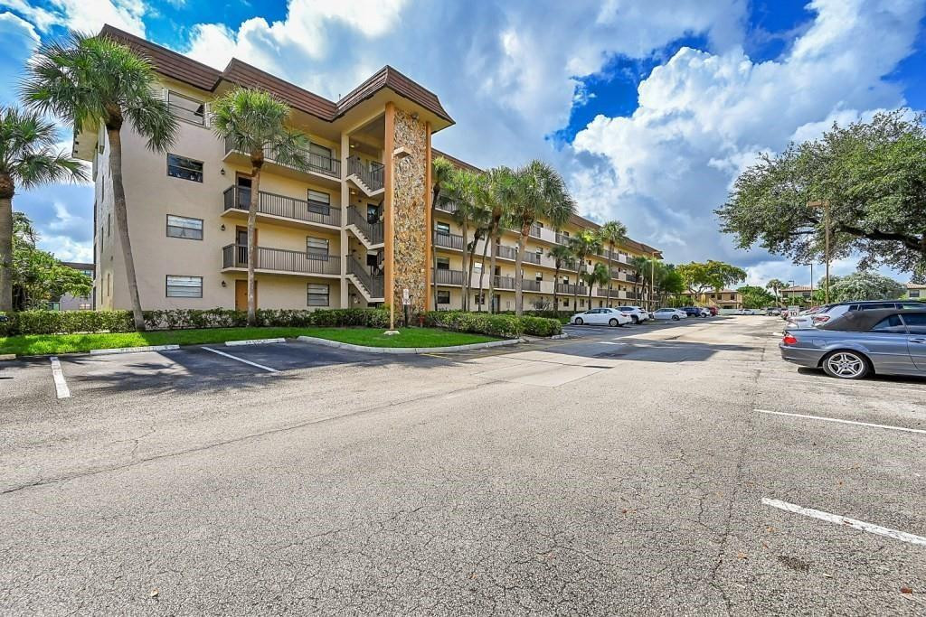 LAKES OF CARRIAGE HILLS - Residential
