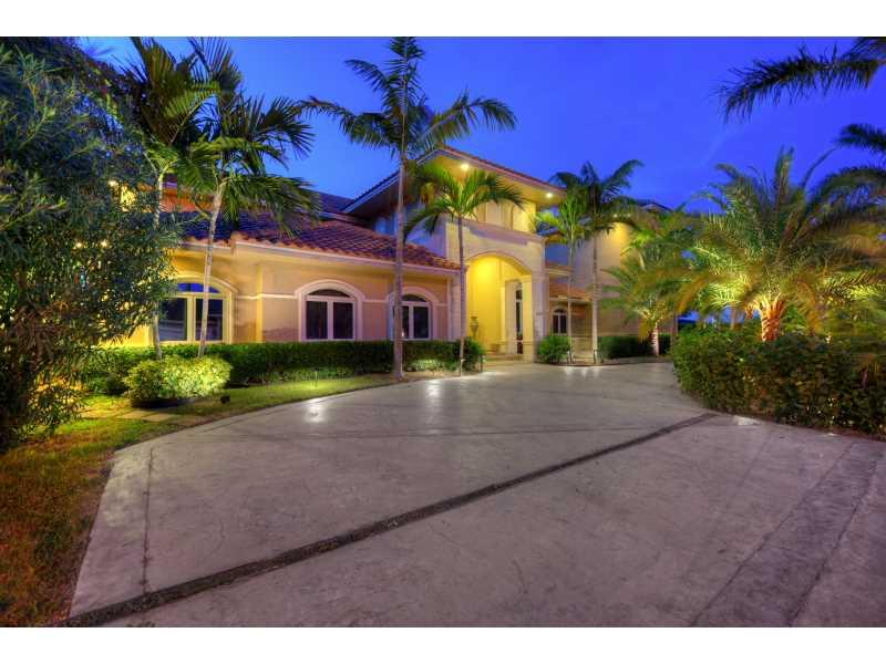 MEGA YACHT HOME 160 contiguous lineal feet of DEEPWATER (8+ft) dockage on DOUBLE WIDE LOT. The dock has one 100 amp and two 50 metered electric outlets. 3 car garage, huge circular drive. Home offers a majestic appeal. Master BR is 1200 SF M/BR has with f  ireplace & full morning kitchen & private patio overlooking intercoastal. Split bedrooms. Staff/Capt. quarters has private entry. Custom Millwork 24' ceiling, 8ft. windows. Sale/short term house/dock rentals. Huge Patio entertaining Heated pool/spa.