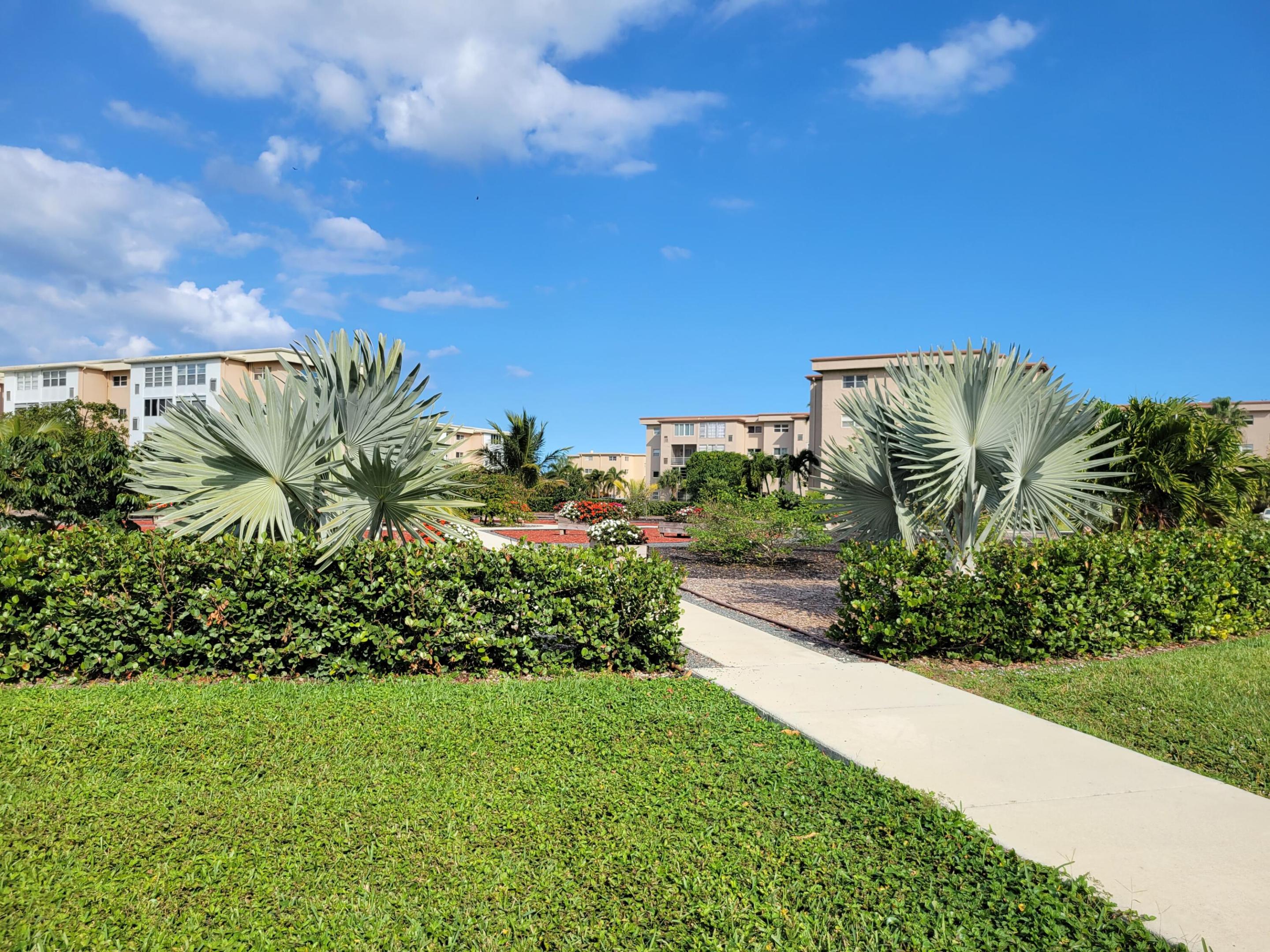 VILLAGE ROYALE FOREST GREEN CONDO - Residential