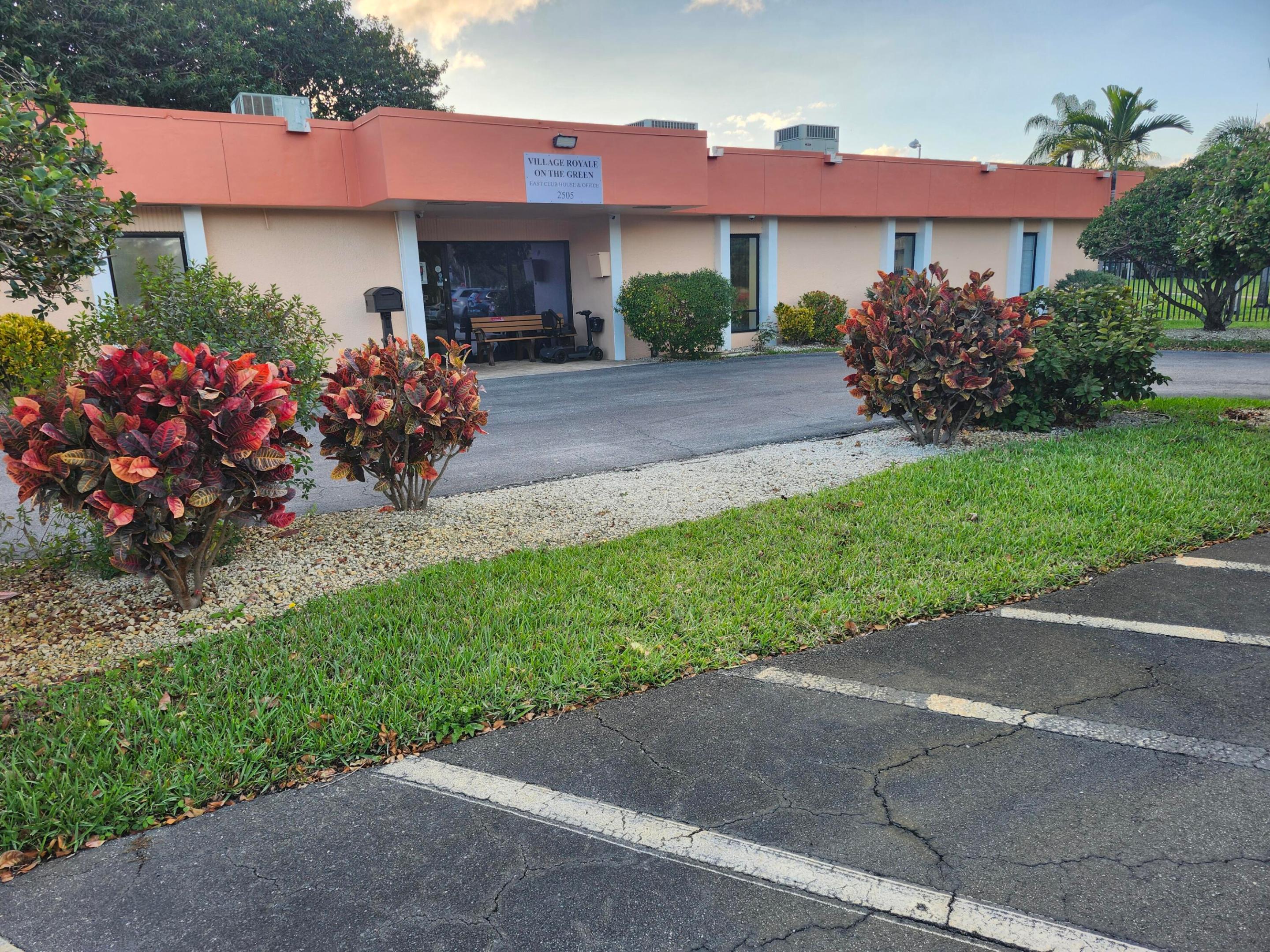 VILLAGE ROYALE FOREST GREEN CONDO - Residential