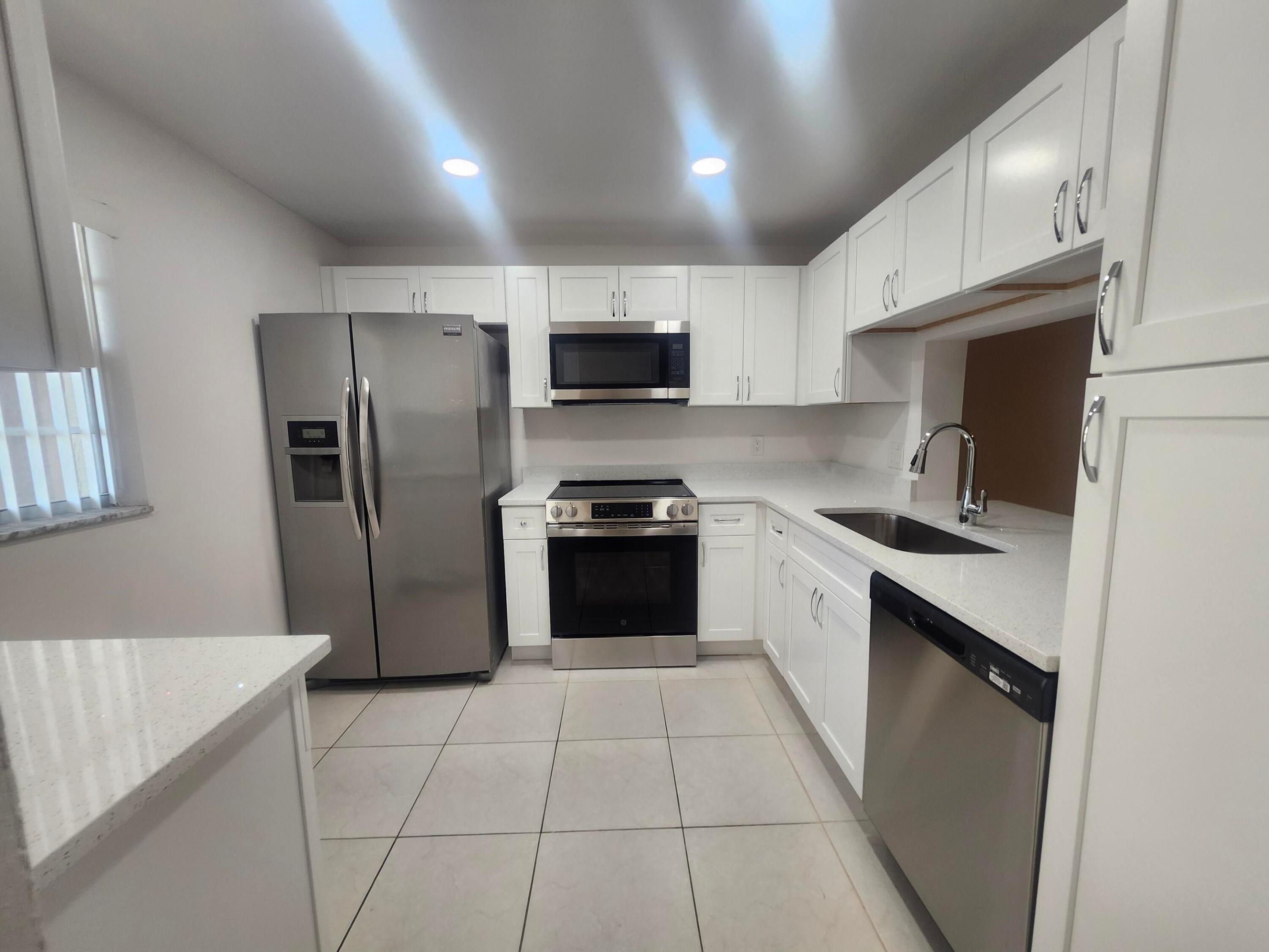 VILLAGE ROYALE FOREST GREEN CONDO - Residential