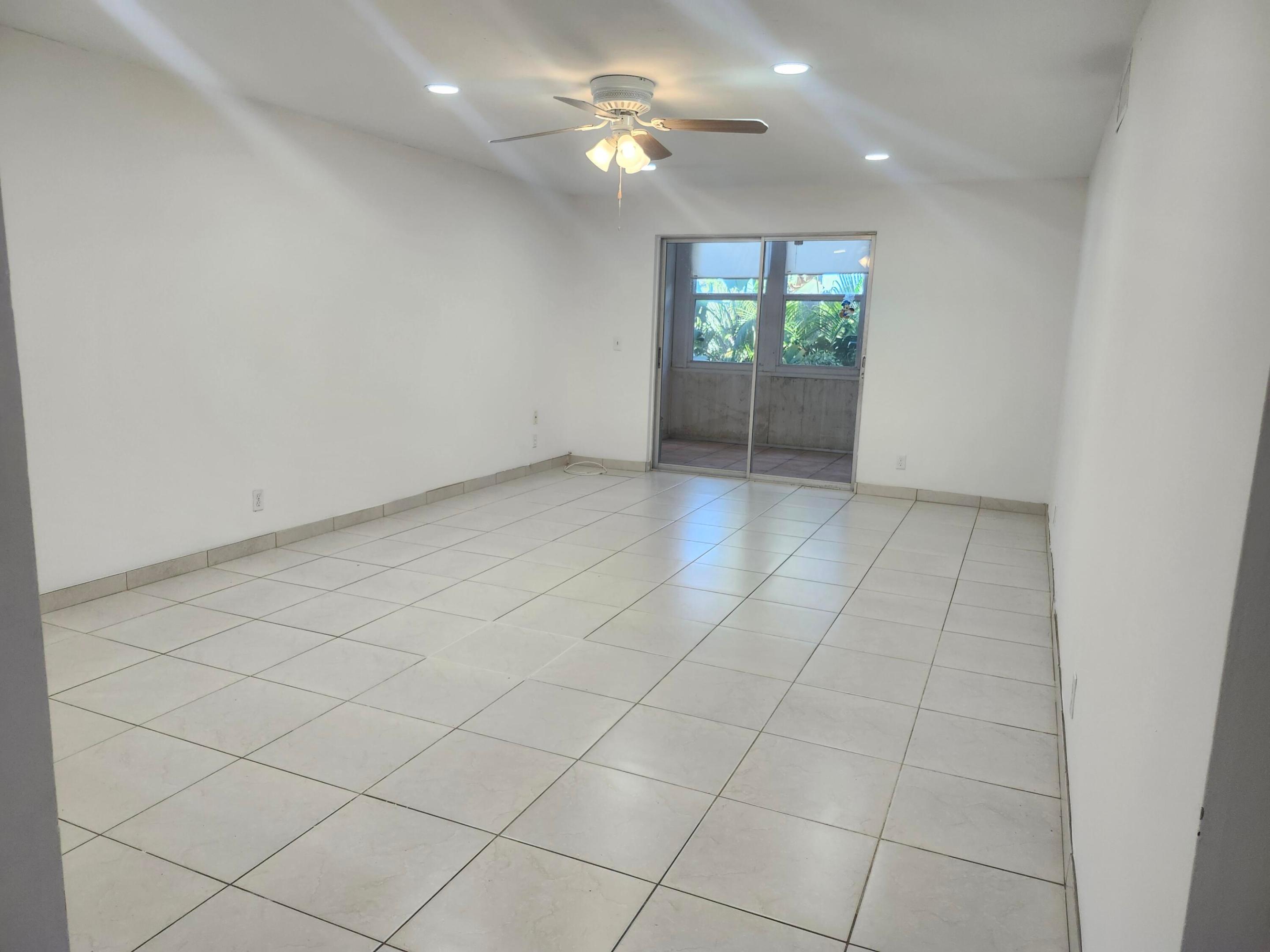 VILLAGE ROYALE FOREST GREEN CONDO - Residential