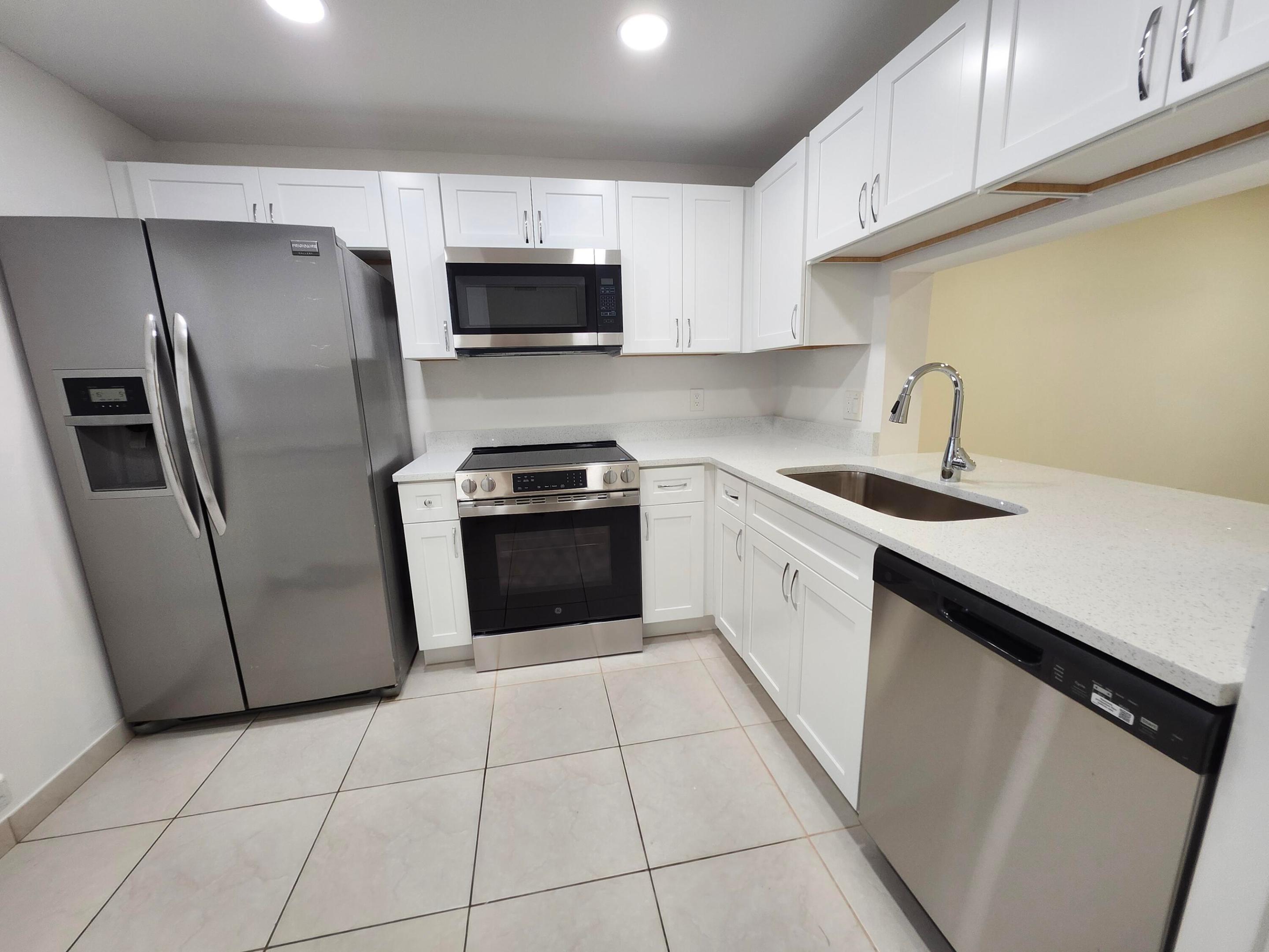 VILLAGE ROYALE FOREST GREEN CONDO - Residential