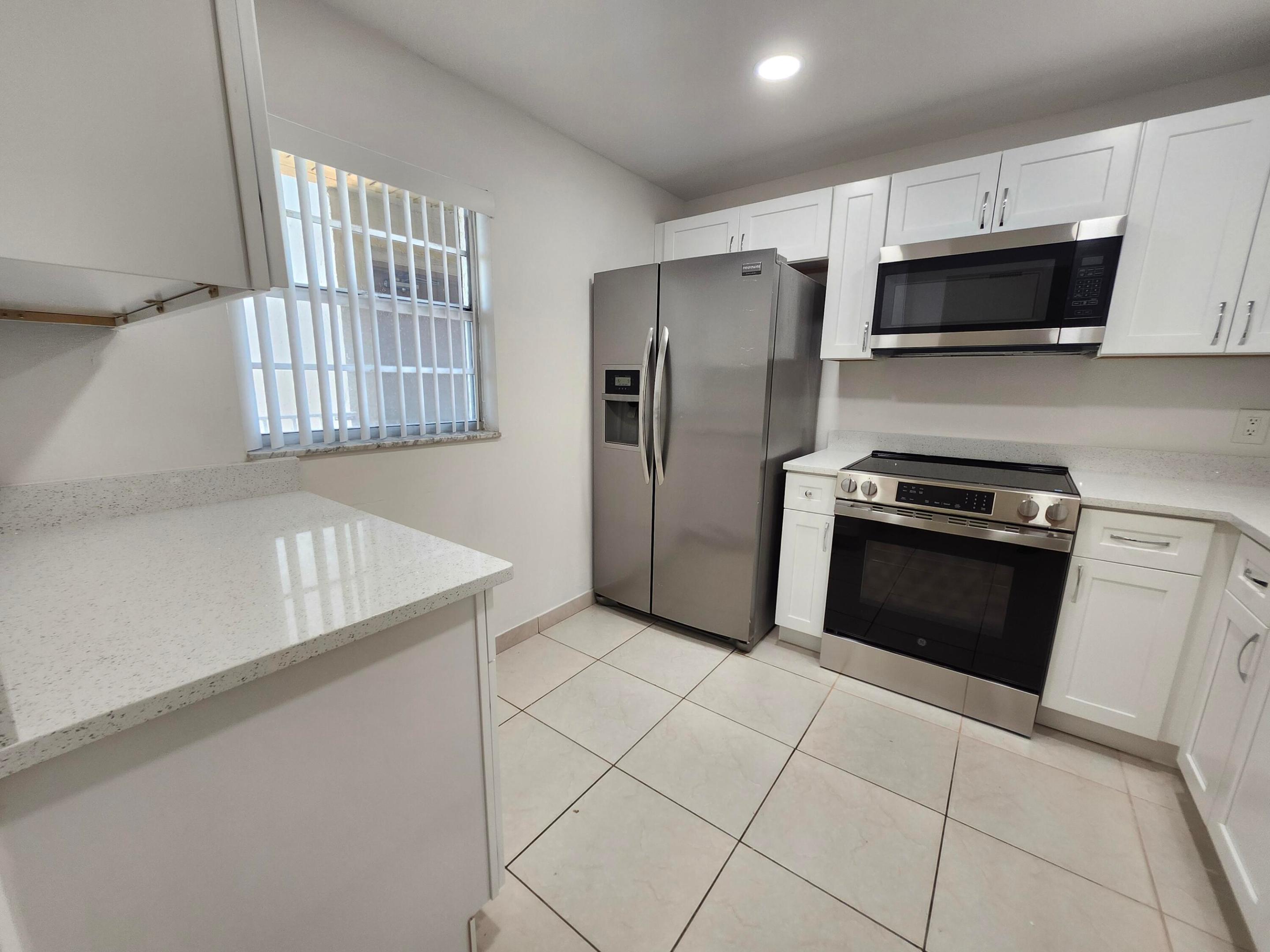 VILLAGE ROYALE FOREST GREEN CONDO - Residential