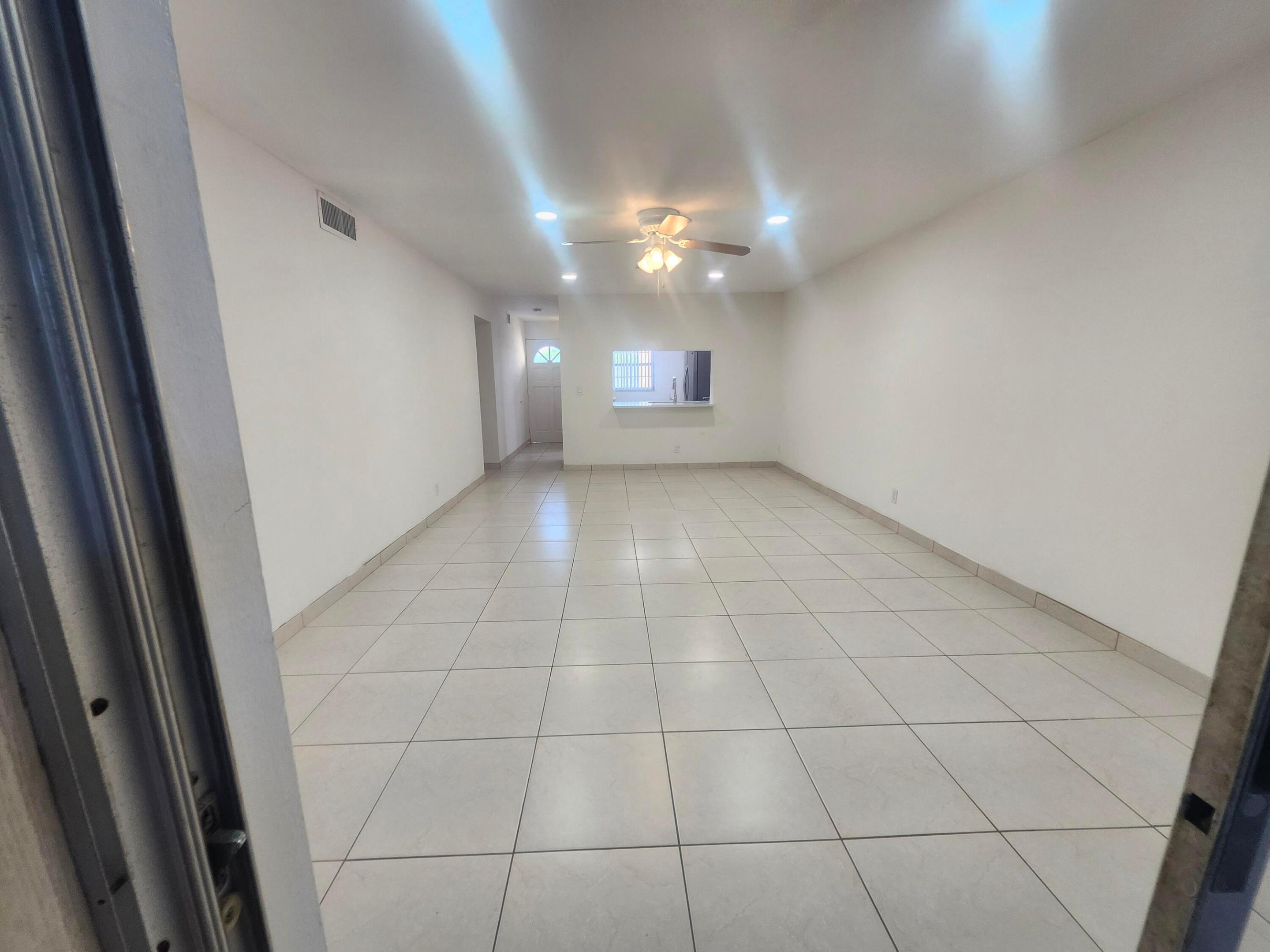 VILLAGE ROYALE FOREST GREEN CONDO - Residential