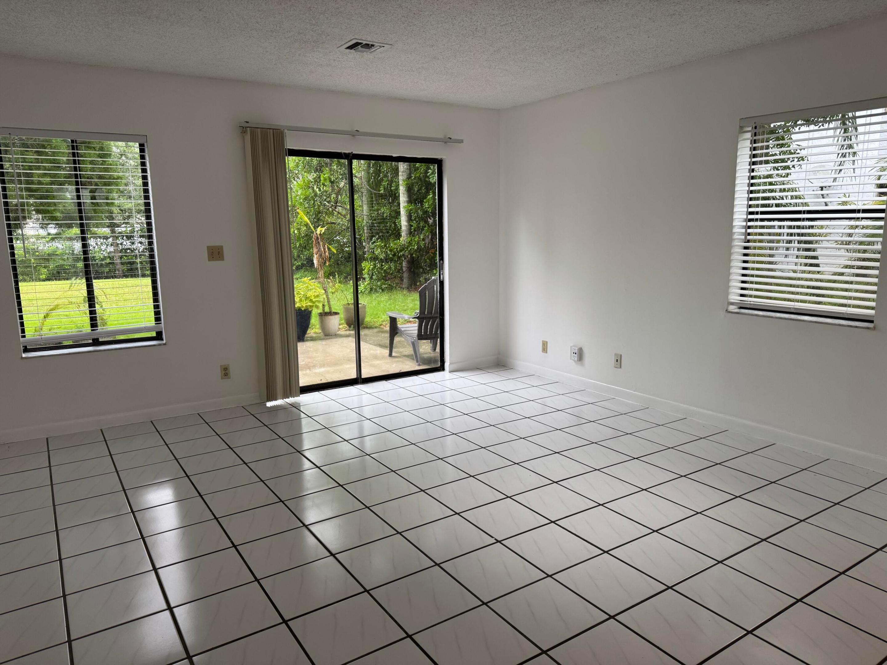 Coral Spgs Village Green - Residential Lease