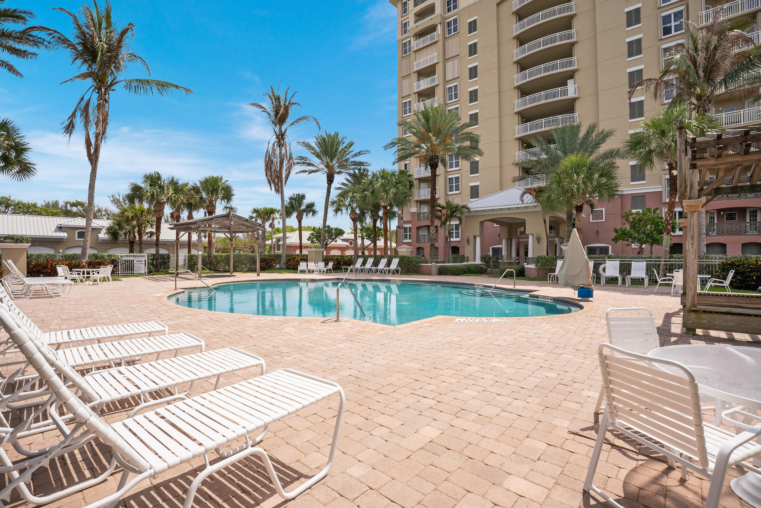 GRAND ISLE OF NORTH HUTCHINSON ISLAND CONDOMINIUM - Residential