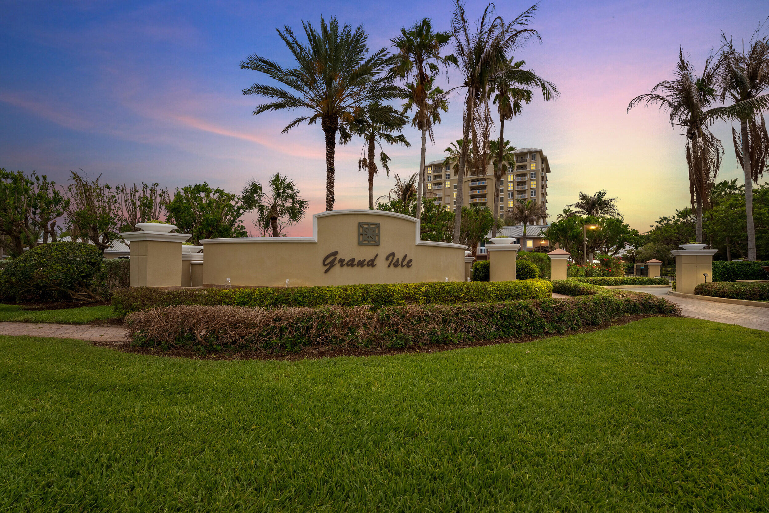 GRAND ISLE OF NORTH HUTCHINSON ISLAND CONDOMINIUM - Residential