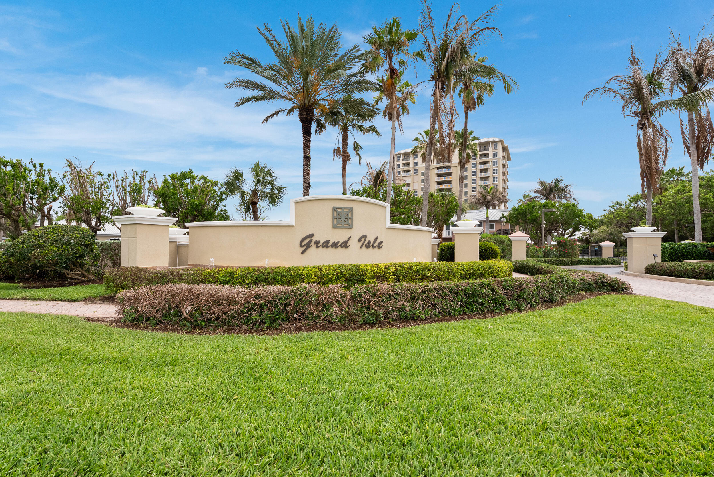 GRAND ISLE OF NORTH HUTCHINSON ISLAND CONDOMINIUM - Residential