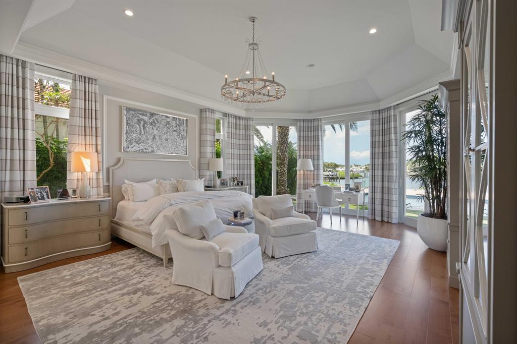 ADMIRALS COVE - Residential