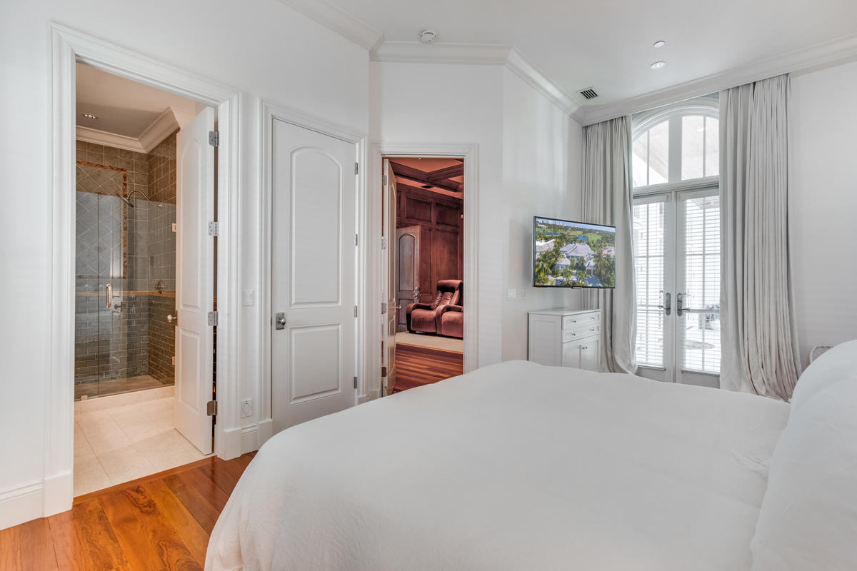 ROYAL PALM YACHT & COUNTRY CLUB - Residential