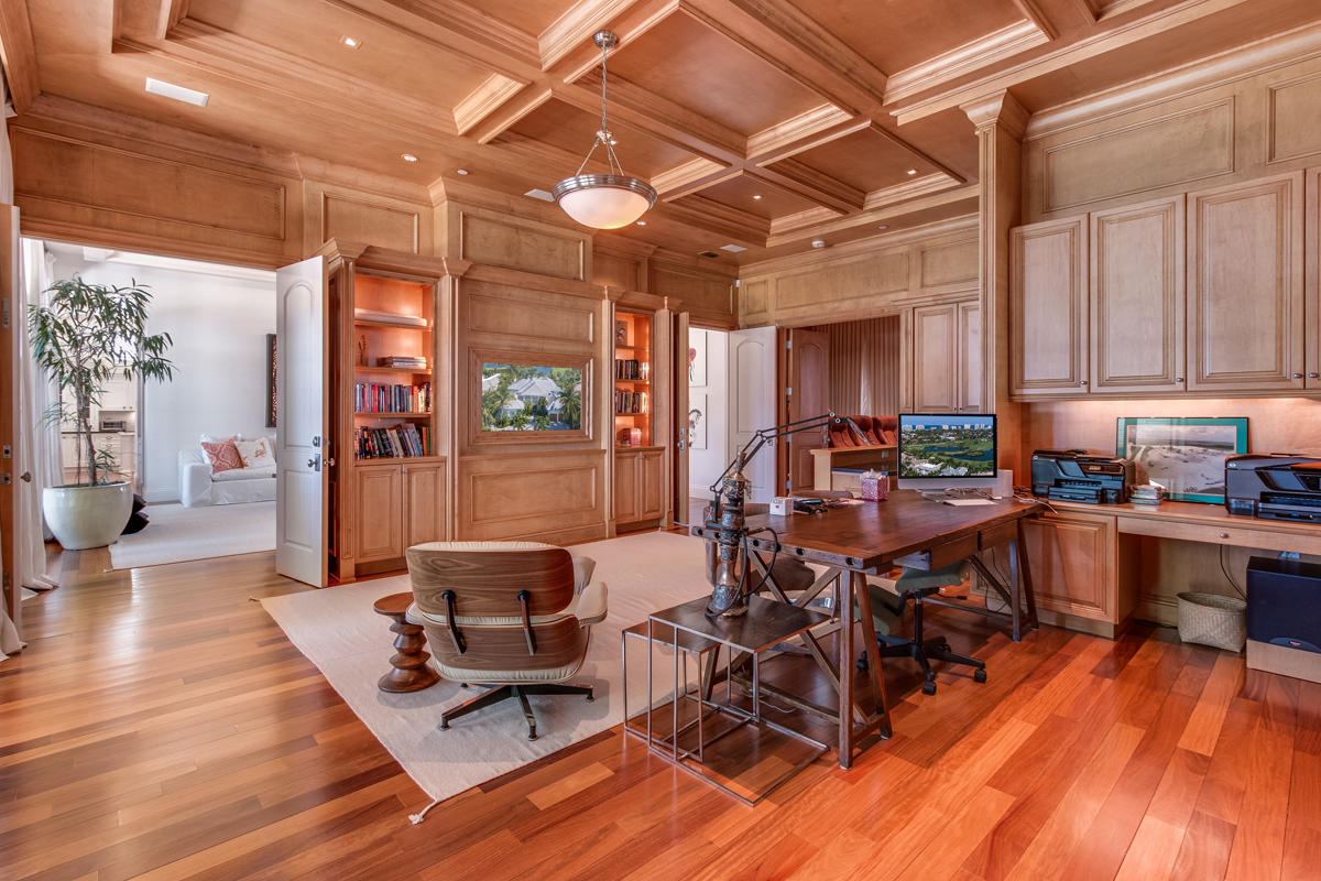ROYAL PALM YACHT & COUNTRY CLUB - Residential