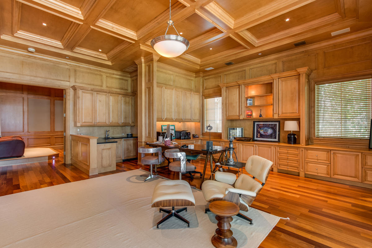 ROYAL PALM YACHT & COUNTRY CLUB - Residential